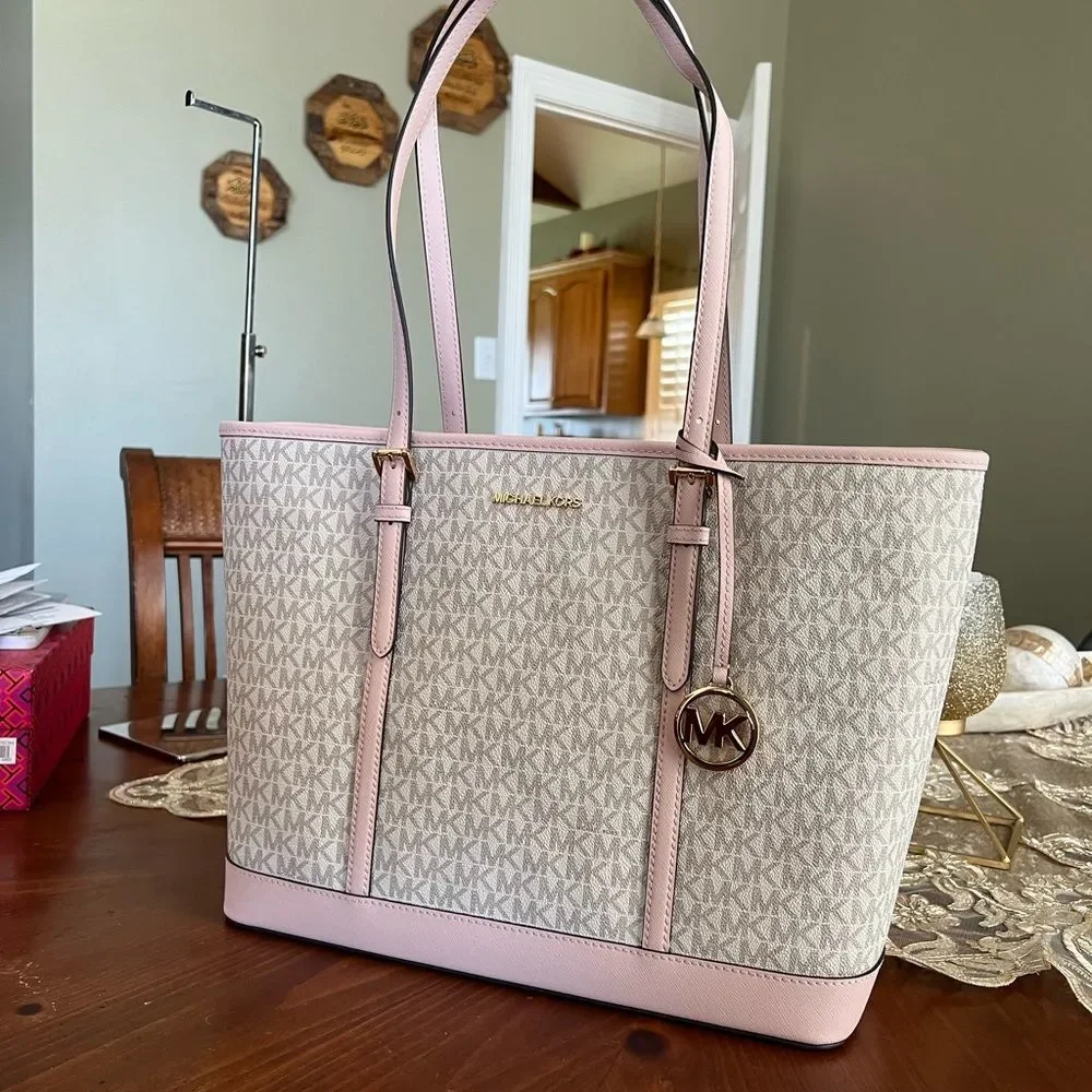 Michael Kors LG travel tote - Picture 4 of 13